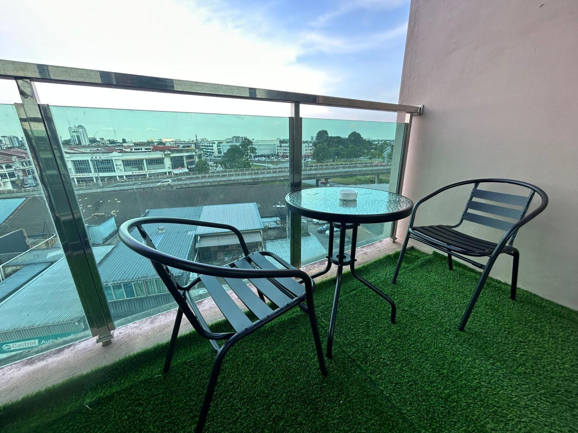 Roxy Apartment Kuching Eksteriør billede