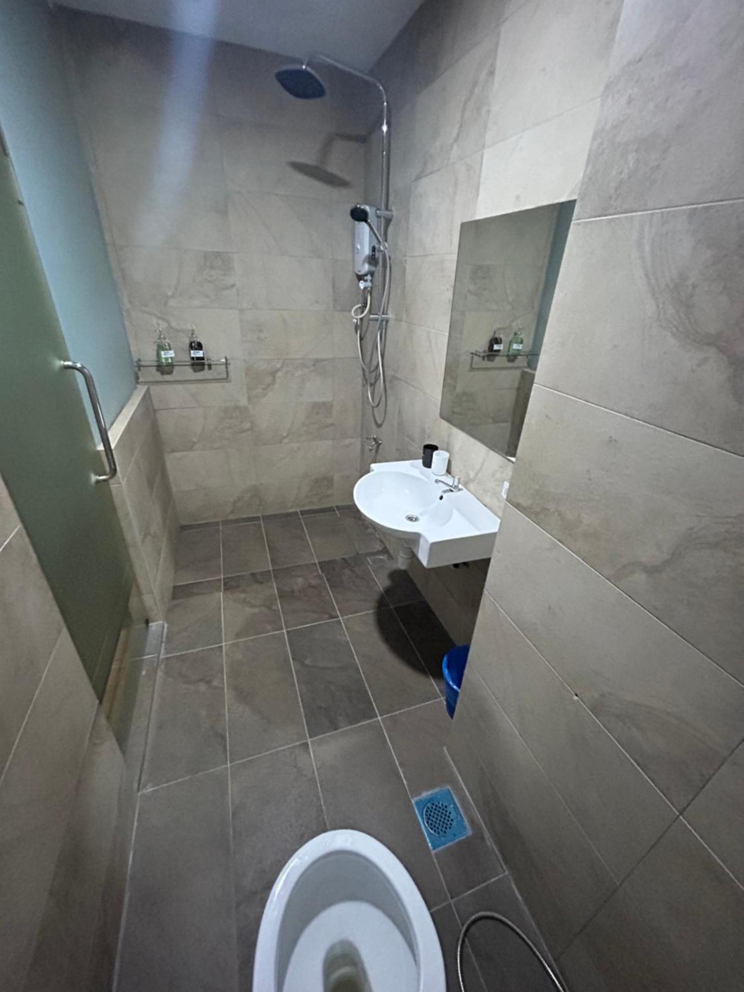 Roxy Apartment Kuching Værelse billede