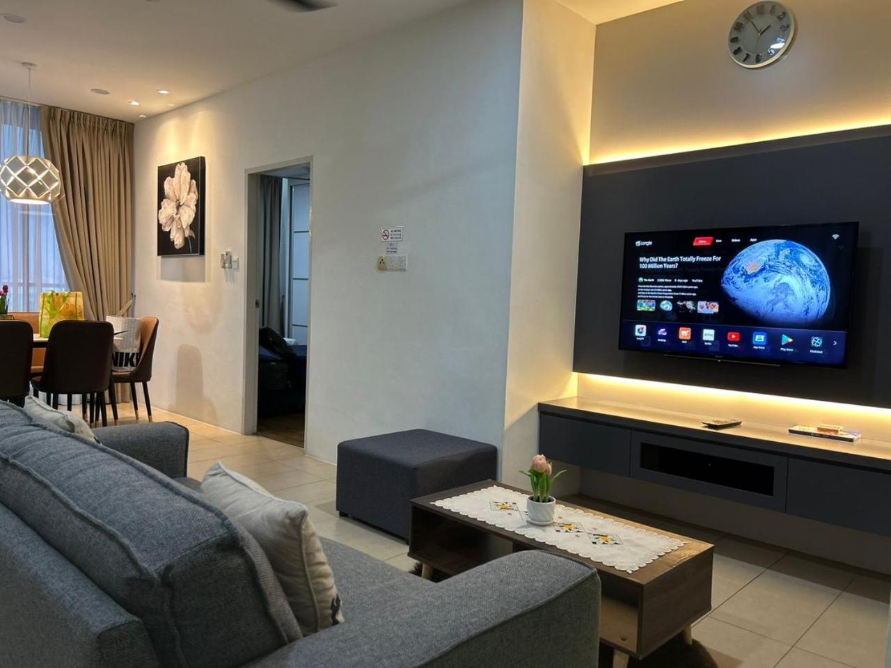 Roxy Apartment Kuching Værelse billede